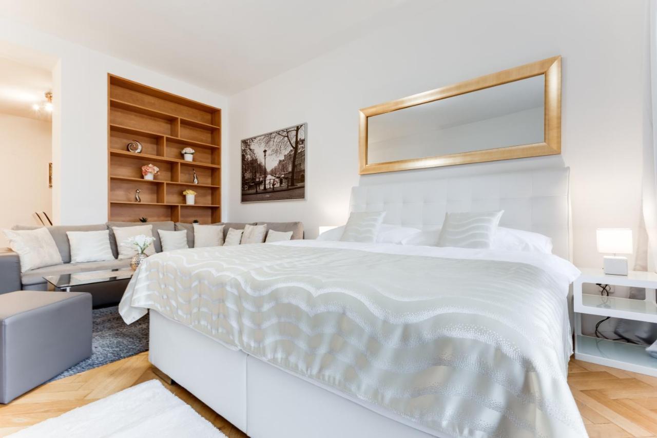 Exclusive Riverside In The Heart Of Lejlighed Prag